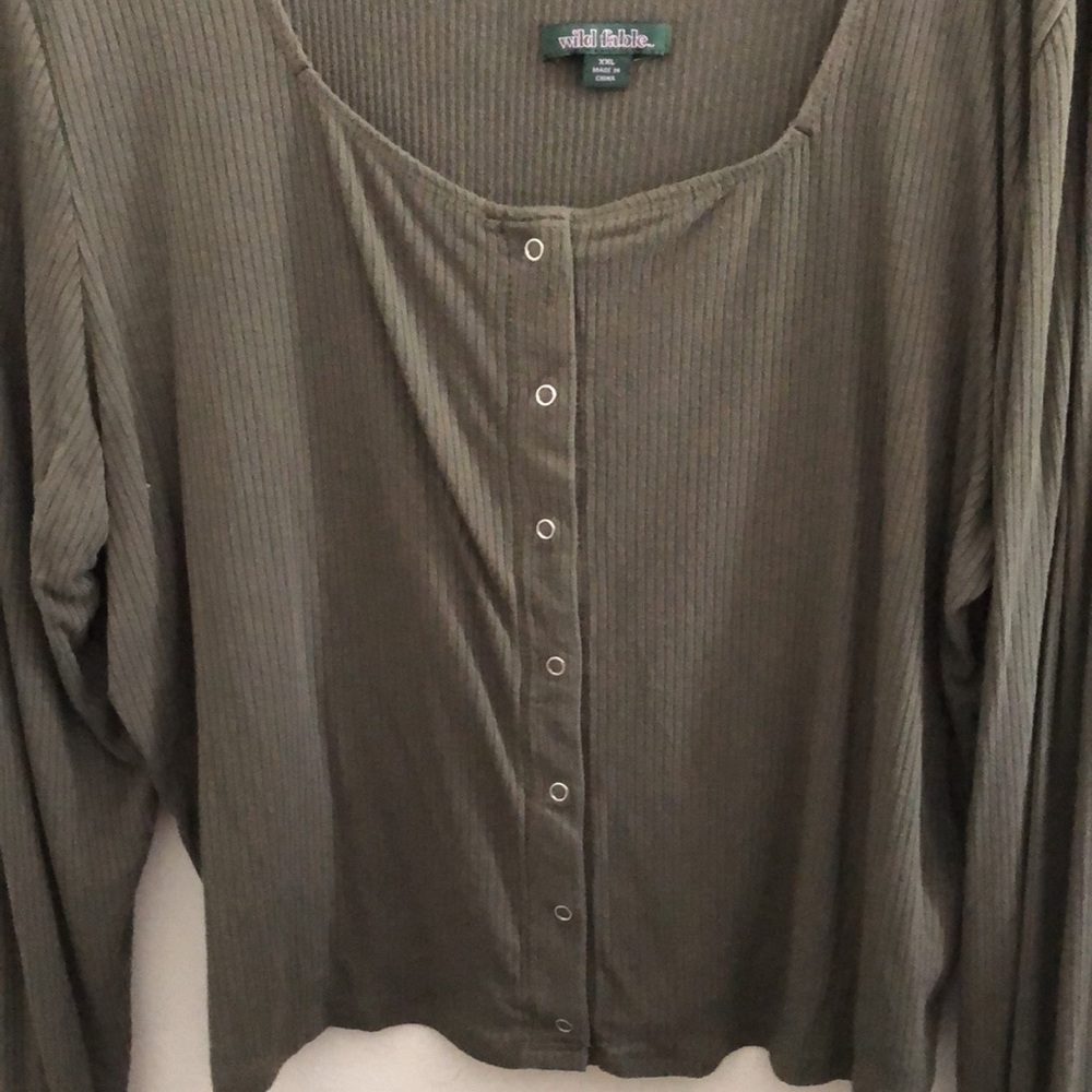 Green top - Picture 3 of 4
